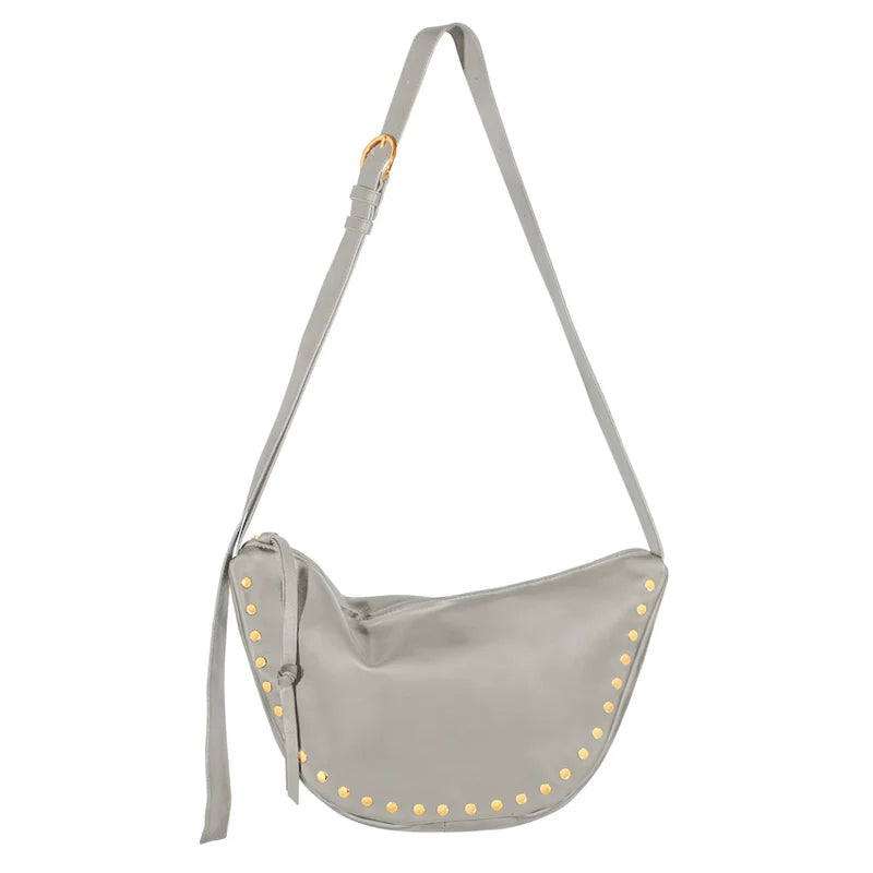 Graue Tasche mit goldenen Nieten aus Nappaleder