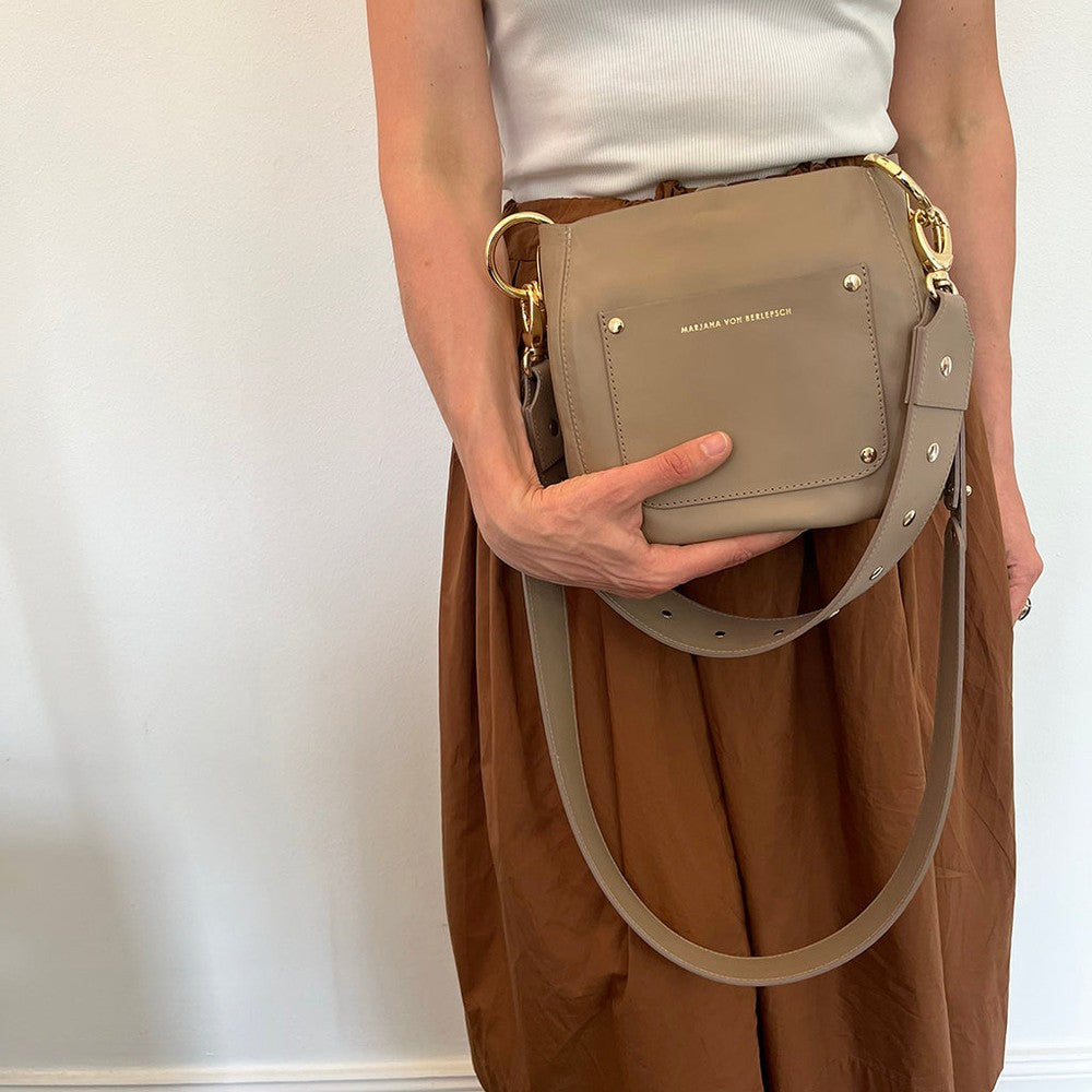 BUCKY TASCHE SMALL TAUPE